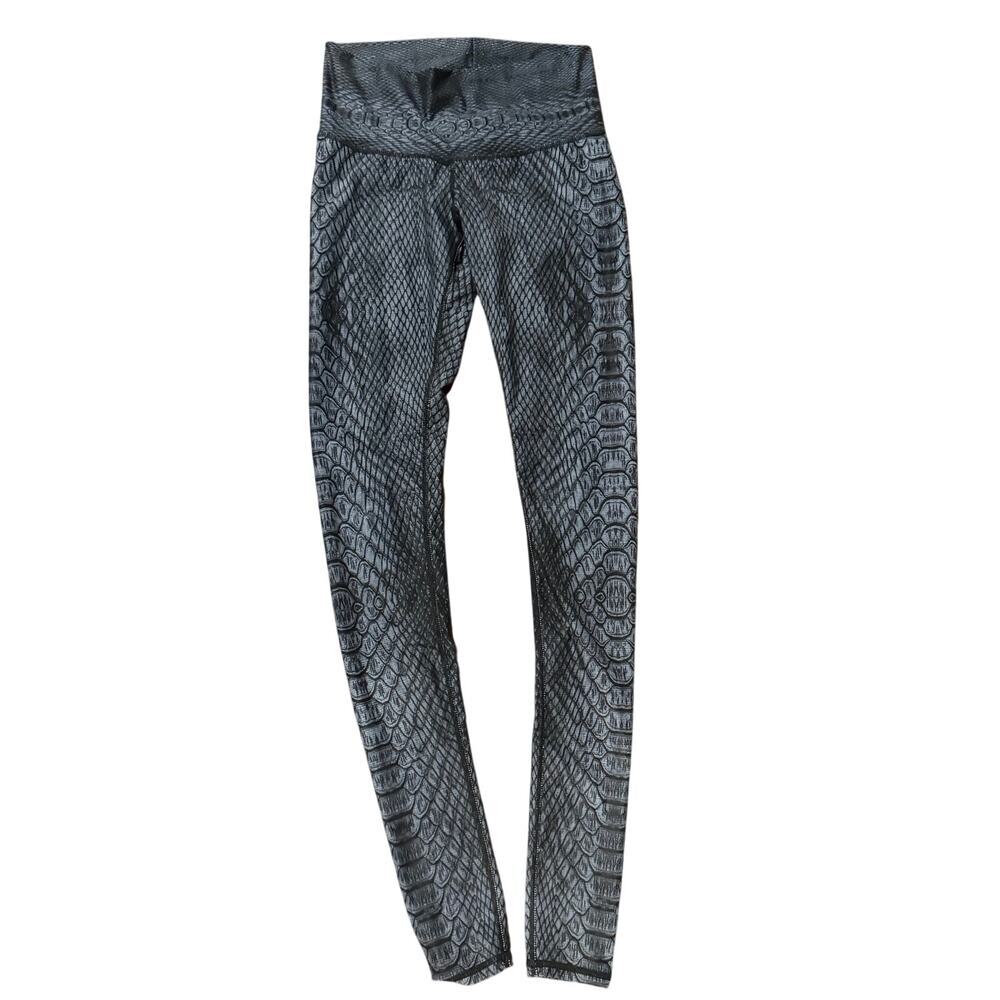 Niyama Sol dragon leggings have small paint stain sz M